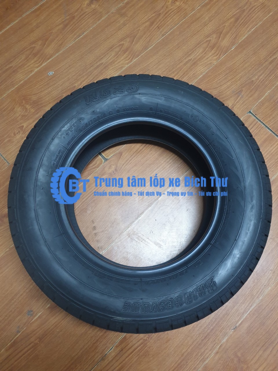 Lốp Brigestone 205/70R15 R623