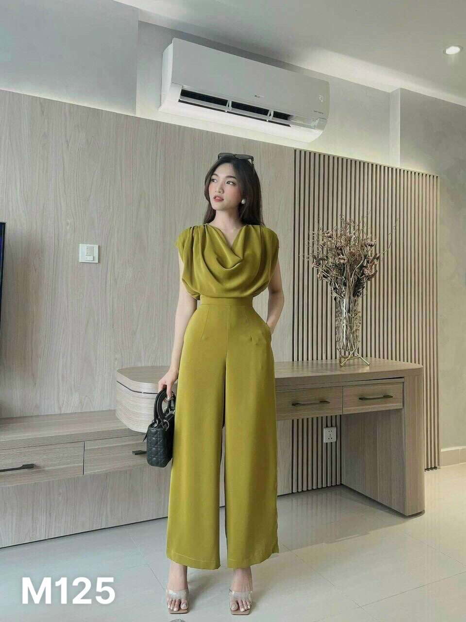 Jumpsuit nữ sát nách vải lụa cổ đổ dáng dài trơn M125