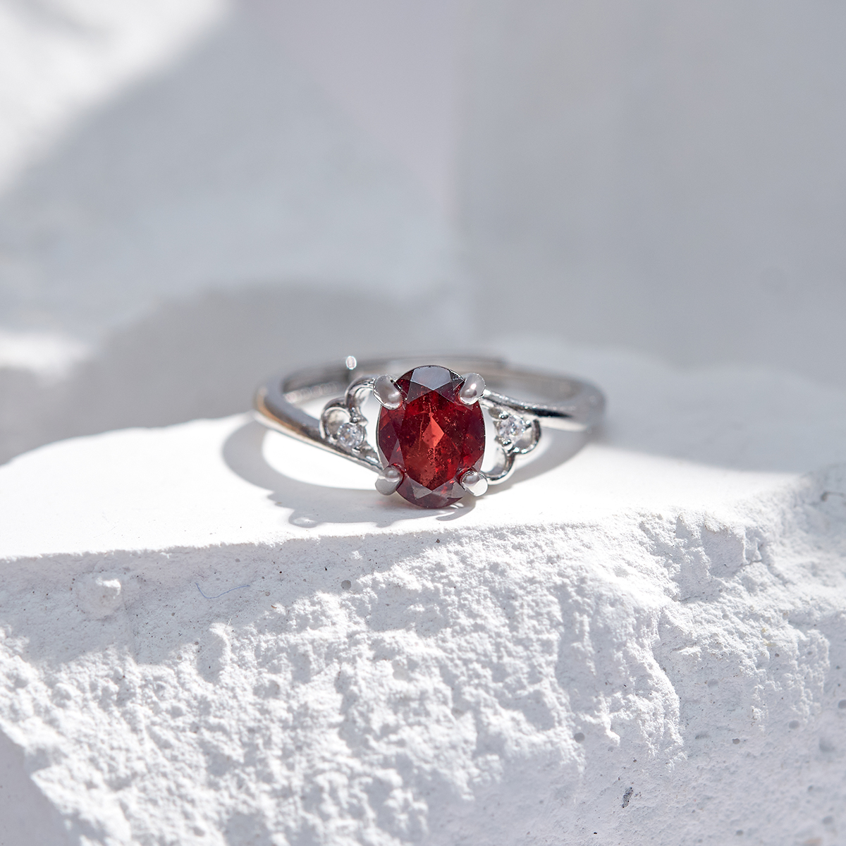 Nhẫn Nữ Đá Garnet Thiên Nhiên Bạc 925