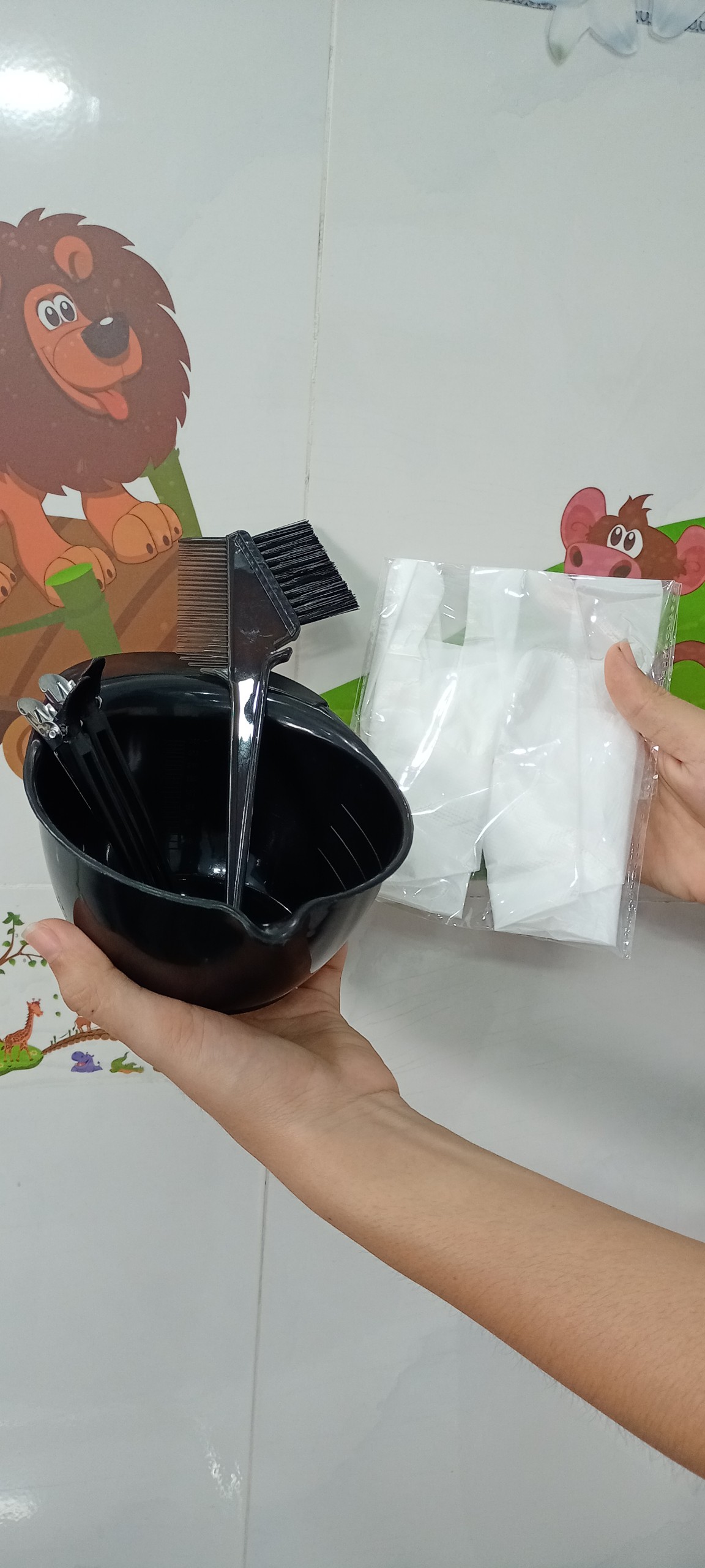 [HCM]Combo nhuộm bao tay, chén, lược, kẹp mỏ vịt.