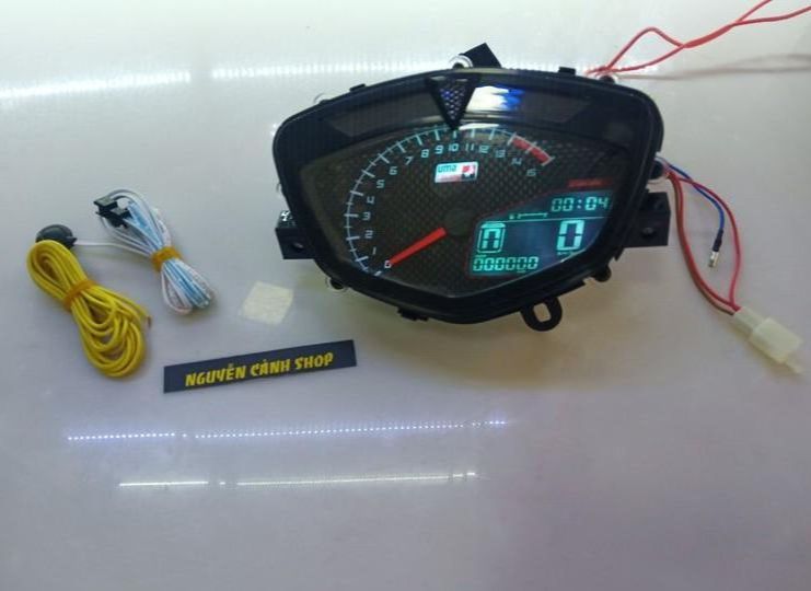 Đồng hồ điện tử uma racing gắn sirius exciter 2010