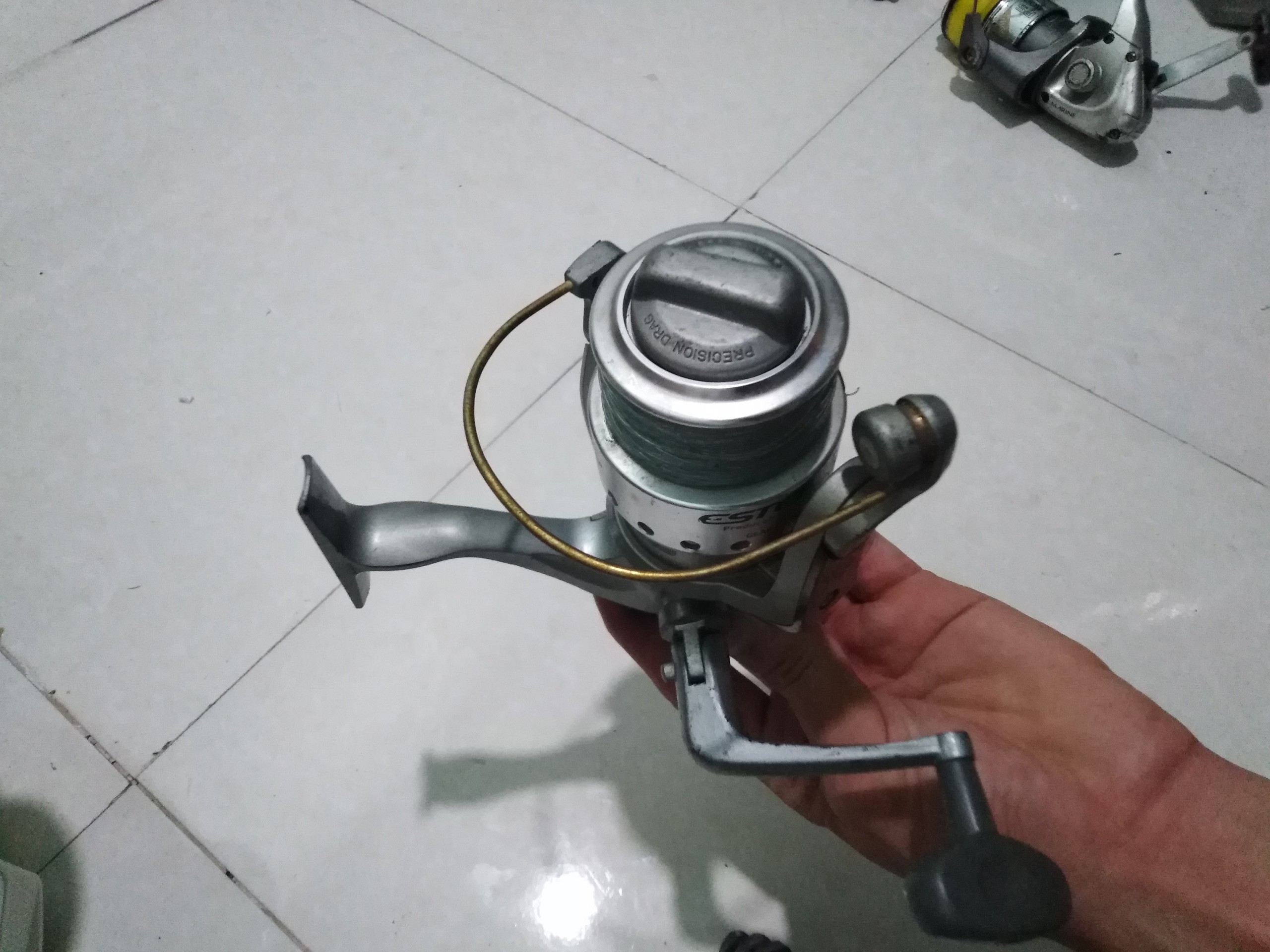 Máy câu bãi nhật Esteem spin
