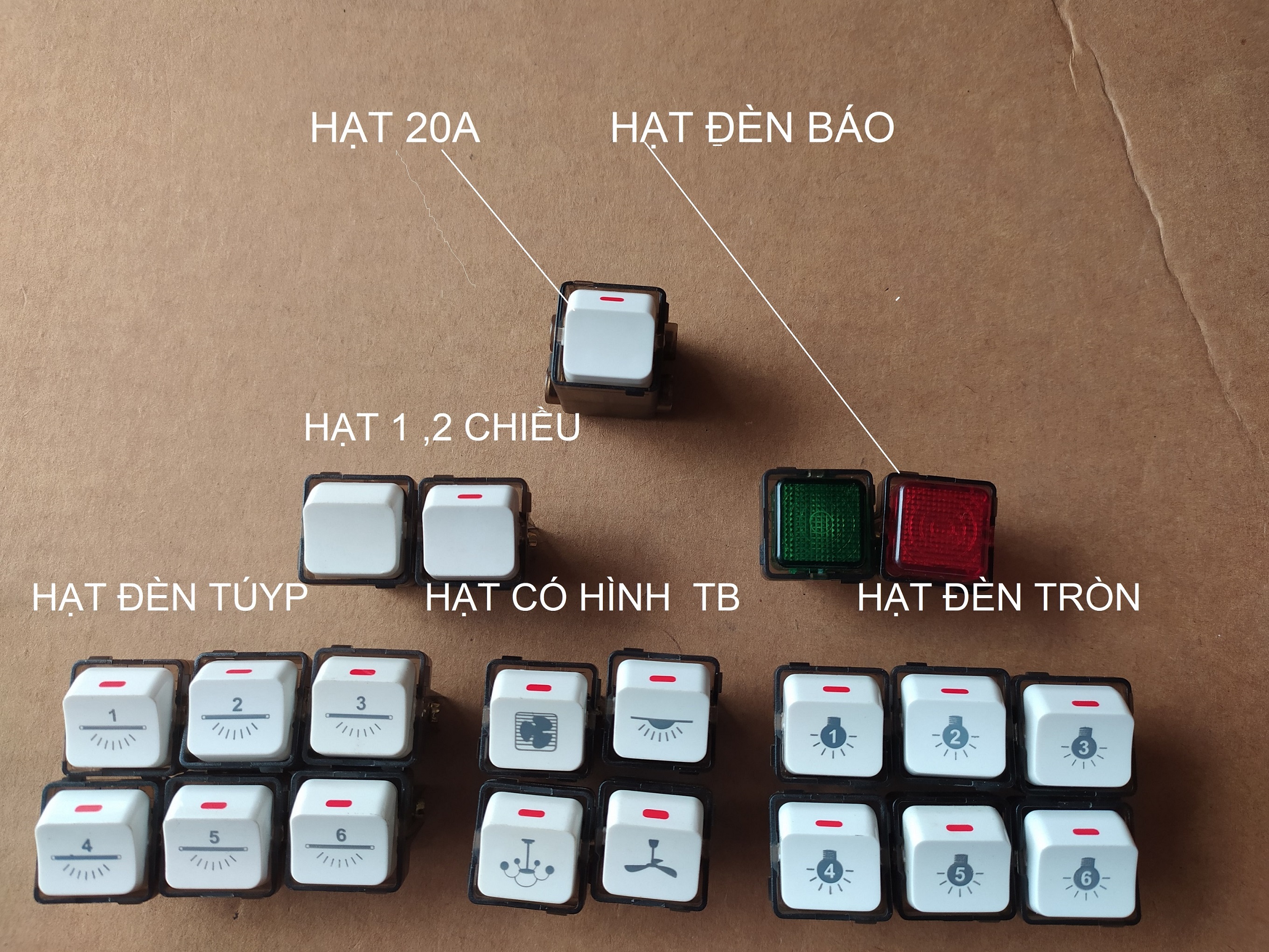 BỘ 2 HẠT CÔNG TẮC VUÔNG 1 CHIỀU LiOA HÌNH ĐÈN TUÝP.