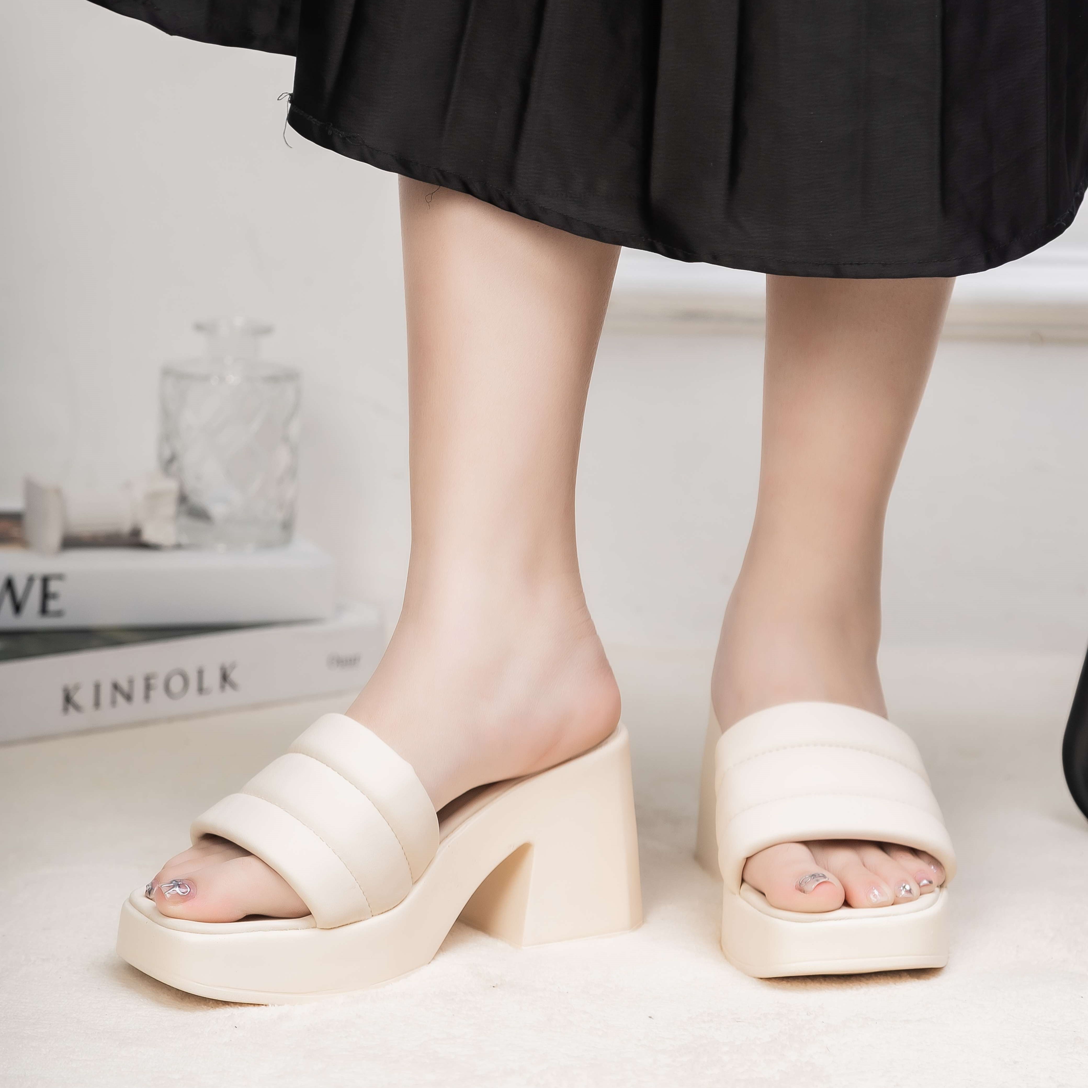 Guốc Cao Gót 7cm Quai Kẻ Ngang Pixie E245