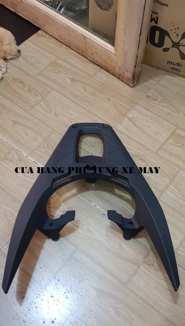 Cảng sau xe Vario 160 kiểu 300i