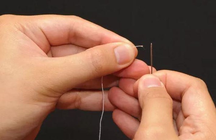cây xỏ chỉ cán nhựa