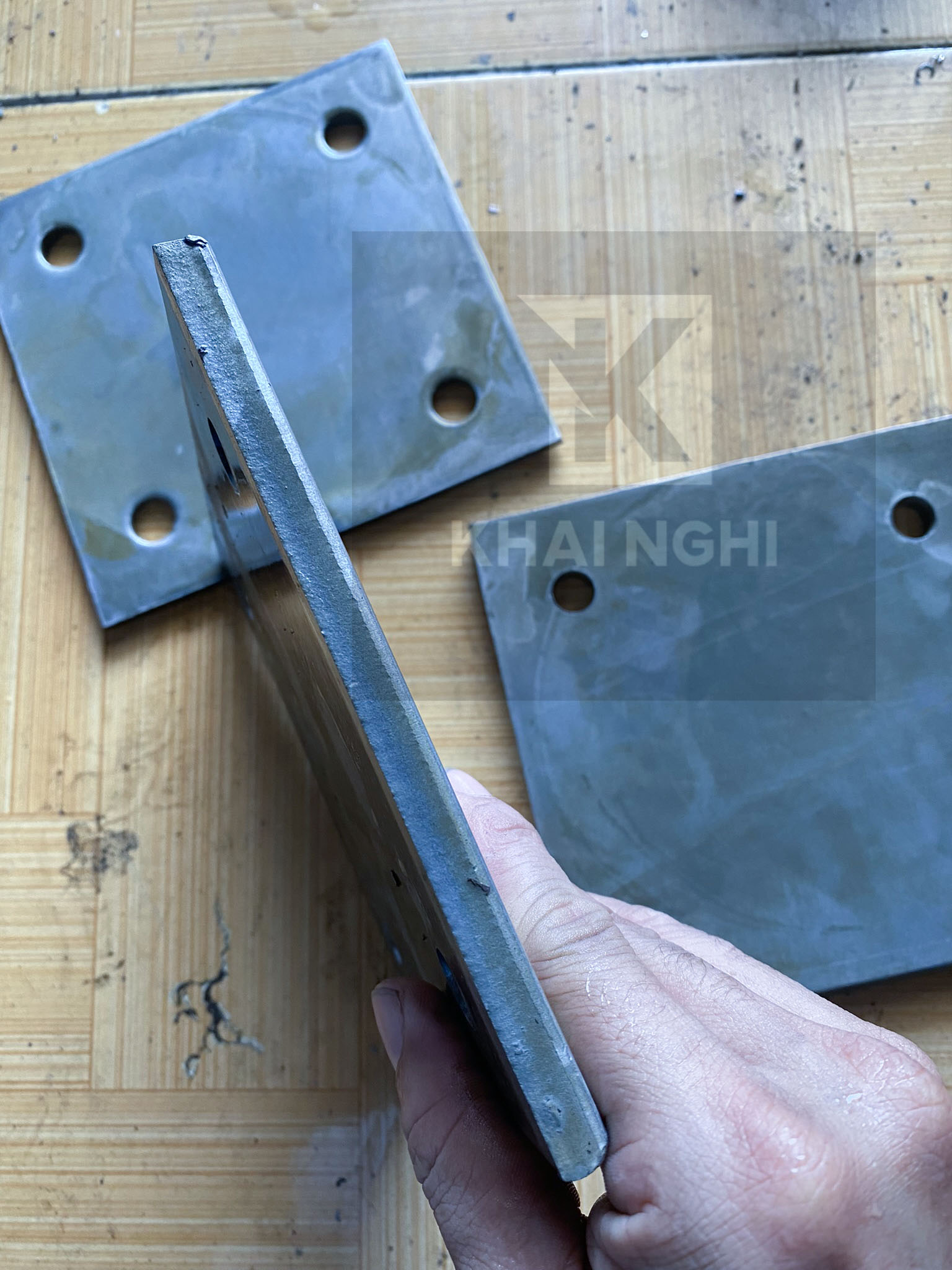 Tấm đế thép mạ kẽm dày 10mm kích thước 150x150mm khoan lỗ 14mm