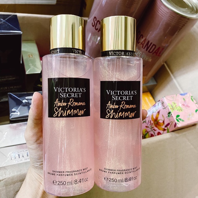 Xịt khử mùi cơ thể Romance Shimmer 250ml