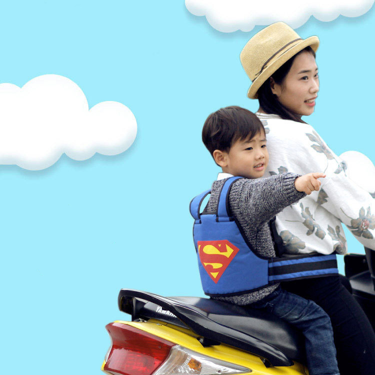 Đai đi xe máy an toàn cho trẻ em