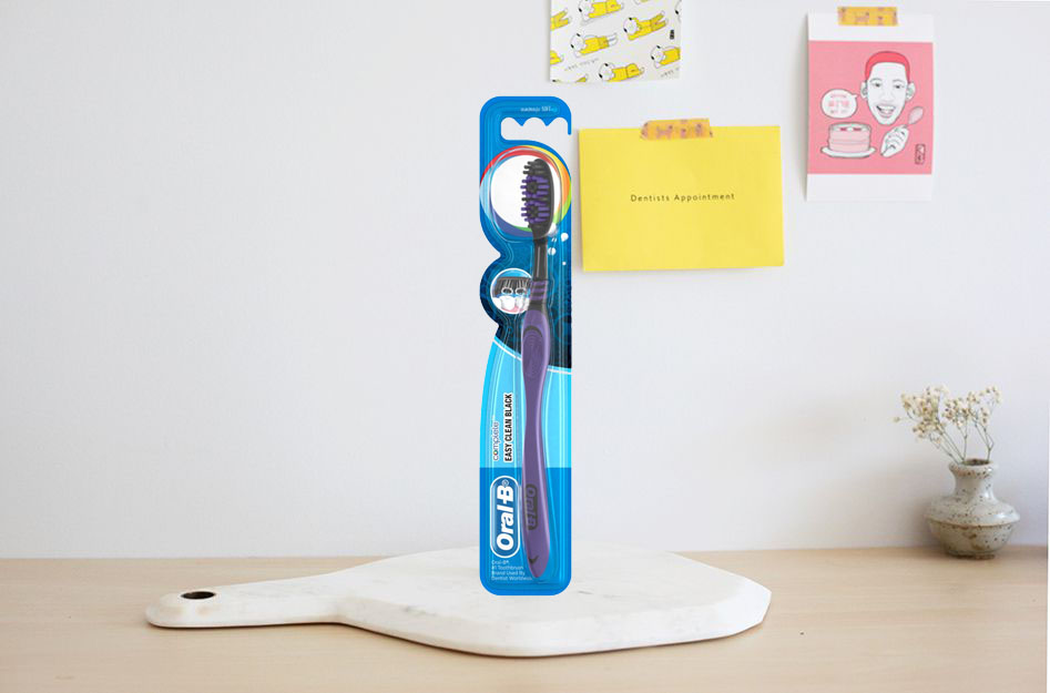 Bàn Chải Đánh Răng Oral-B Easy Clean Đen vỉ 1