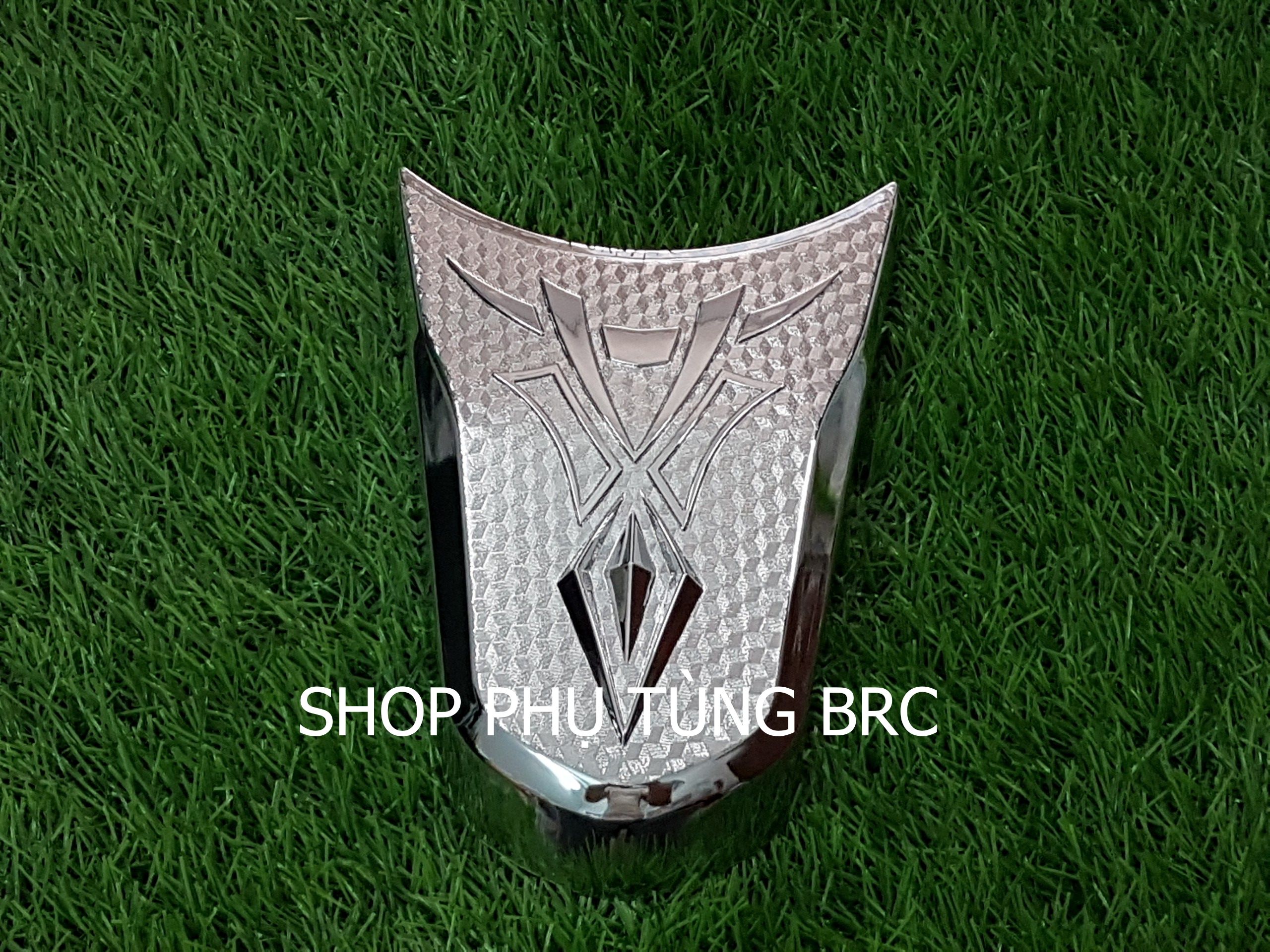 Ốp đèn soi biển số  mạ CROM xe VISION  2021.