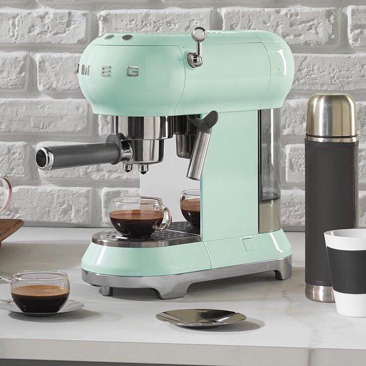 Coffee machine Smeg ECF01 multicolour (Germany)