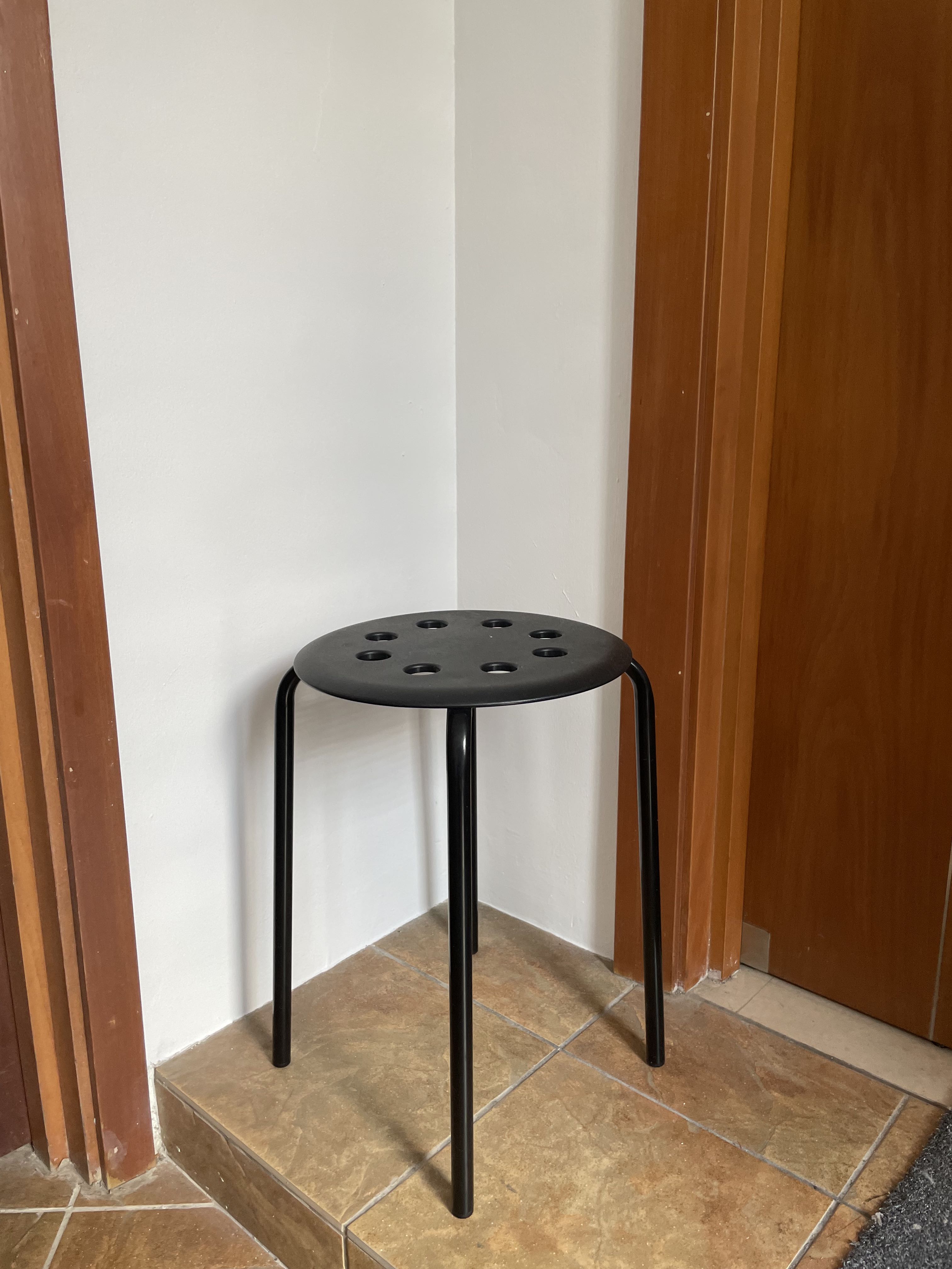 Ghế đẩu tròn chân sắt IKEA Marius - Đen