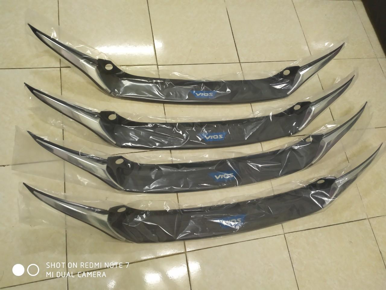 Chống trầy cốp xe Vios 2014-2018 loại vểnh