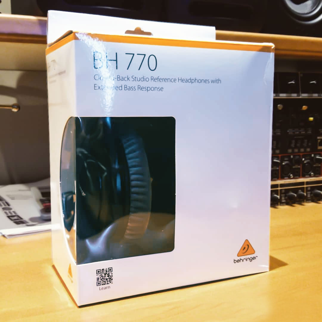 Tai nghe kiểm cho âm studio Behringer BH 770