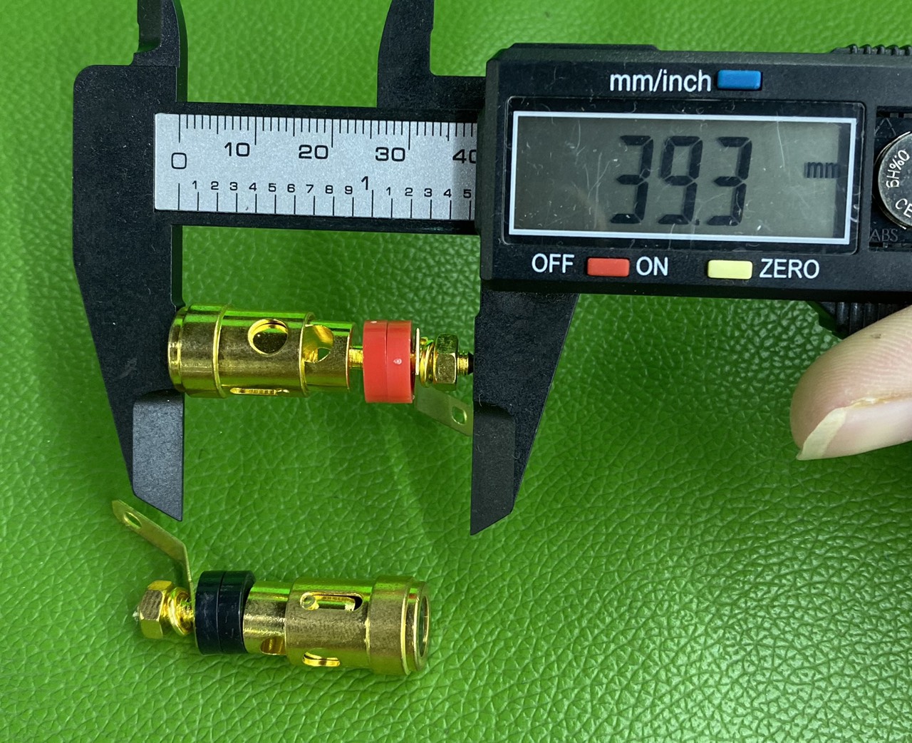 Cọc Loa Nhấn Lớn Xi Trắng,Vàng 1 Cặp ( 1 đen 1 đỏ )