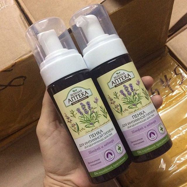 Dung dịch vệ sinh phụ nữ Nga Green Pharmacy dạng bọt - Tím