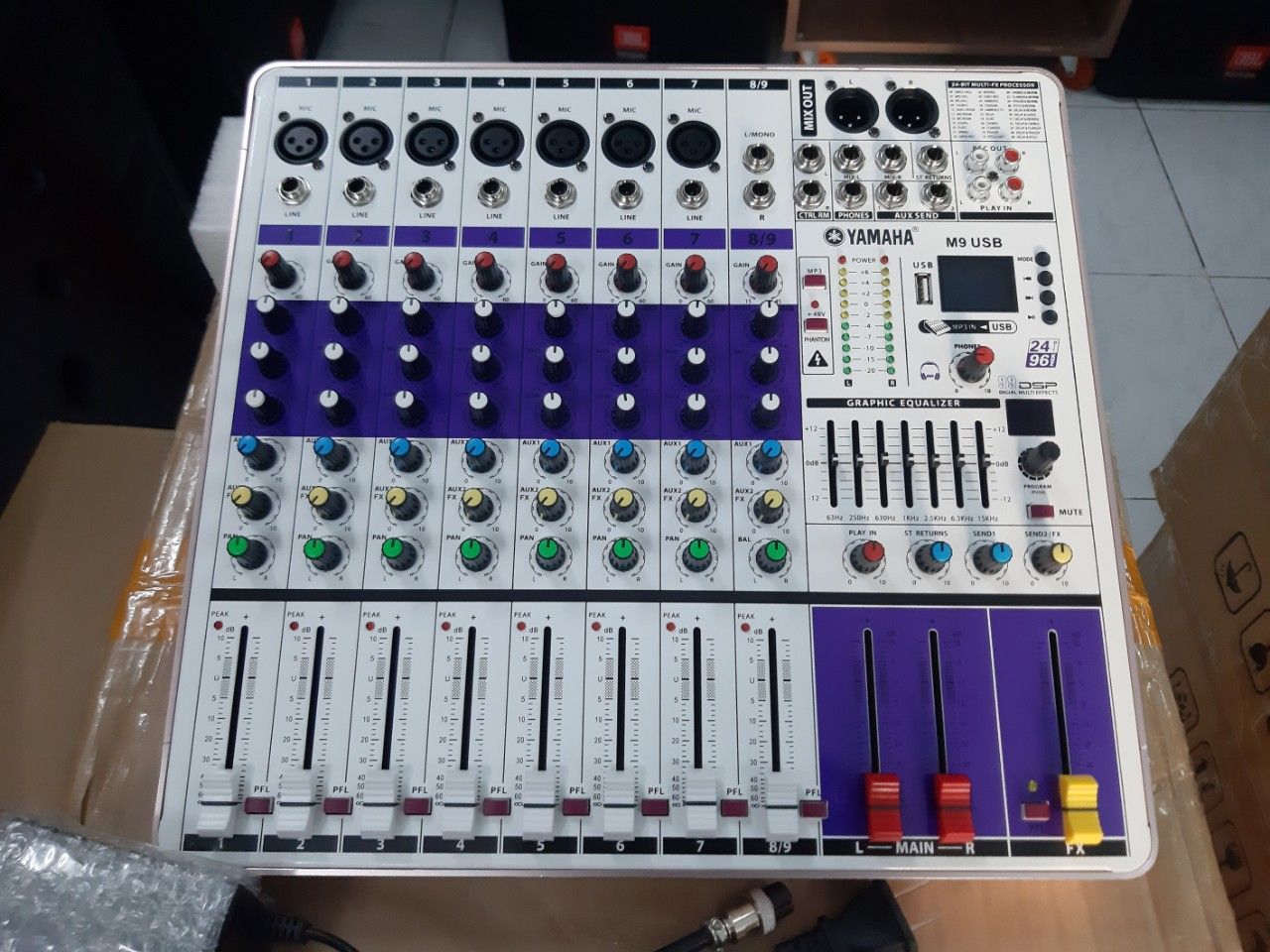 Mixer Yamaha M9