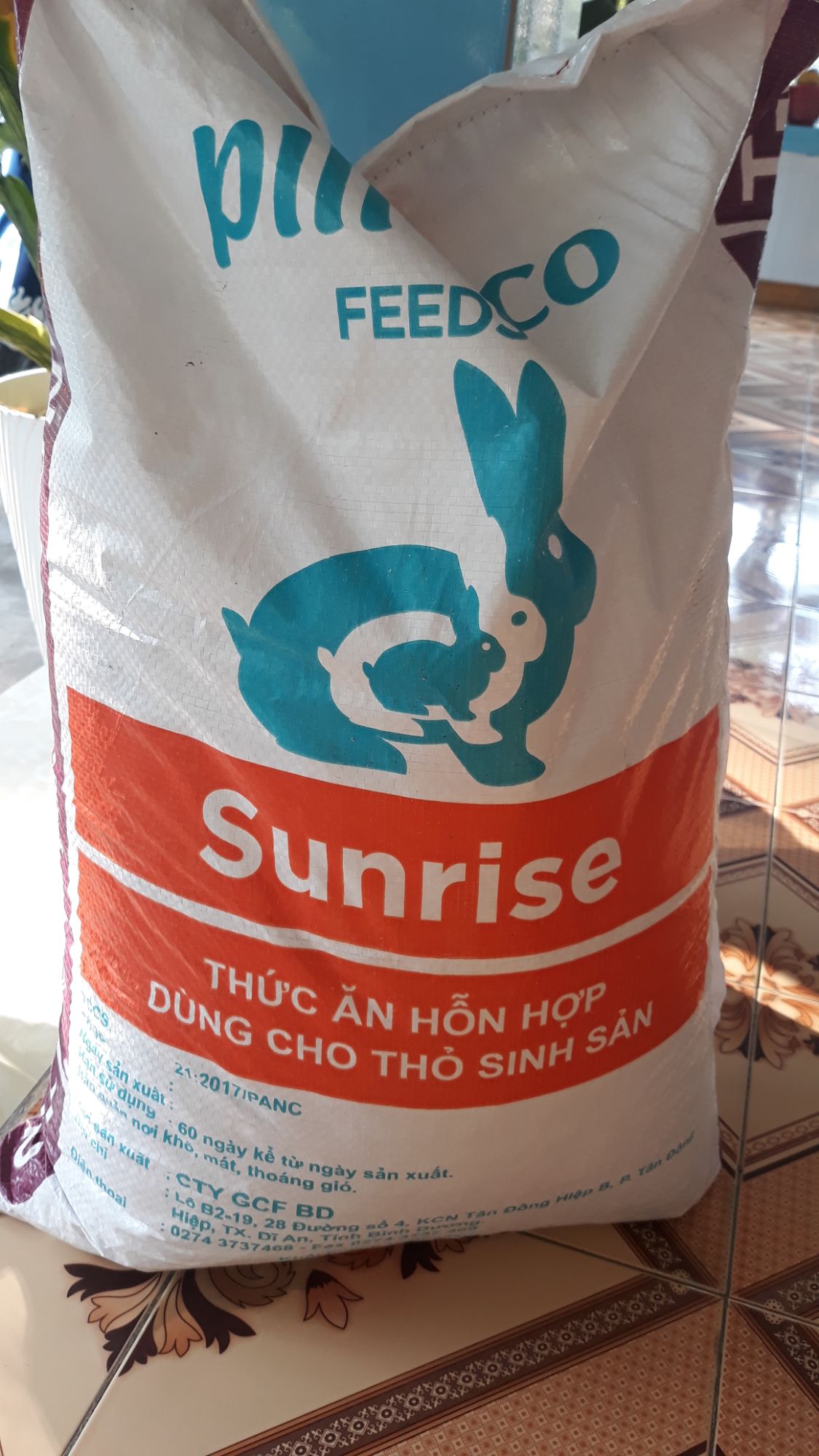Thức ăn cho thú cưng thỏ và bọ ú 40k 1 kí