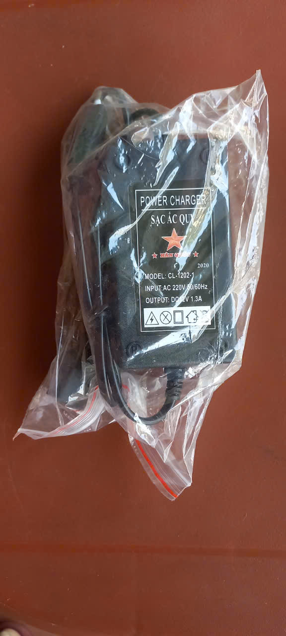 Cục sạc bình phun thuốc 12V 12AH