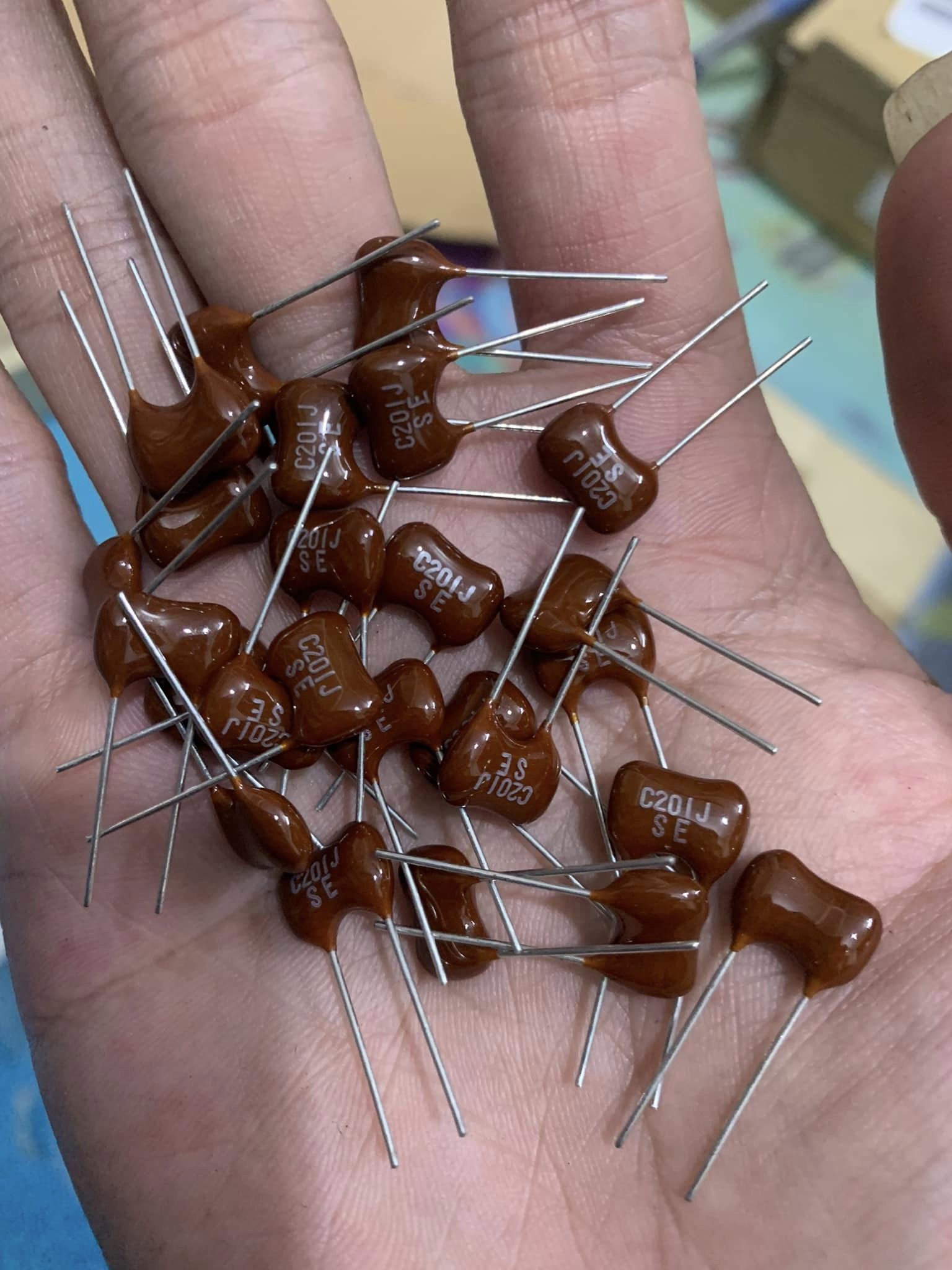 Tụ mica 1% 200pf-j / 500v