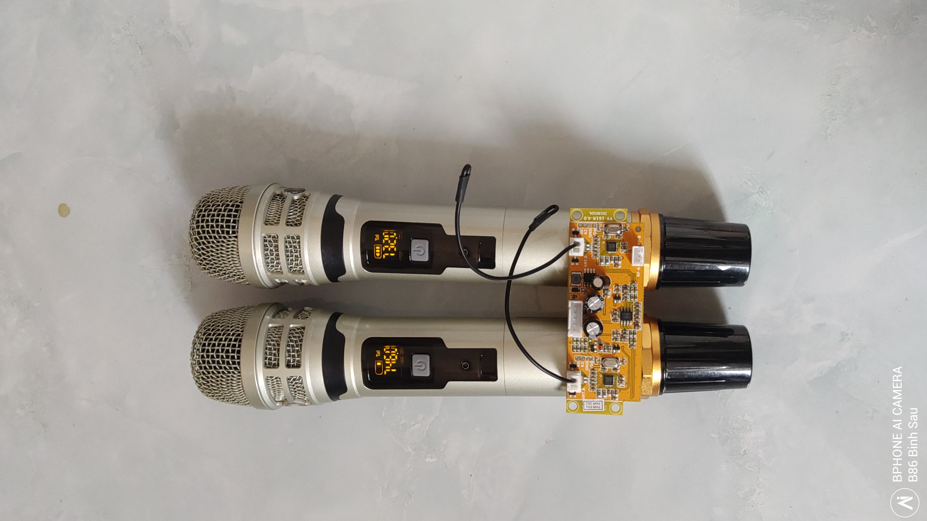 Micro không dây UHF cao cấp