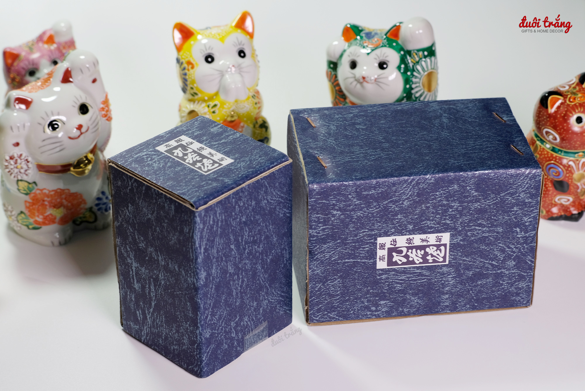 Mèo Kutani 11cm Vàng ôm cá chép - K7-1506