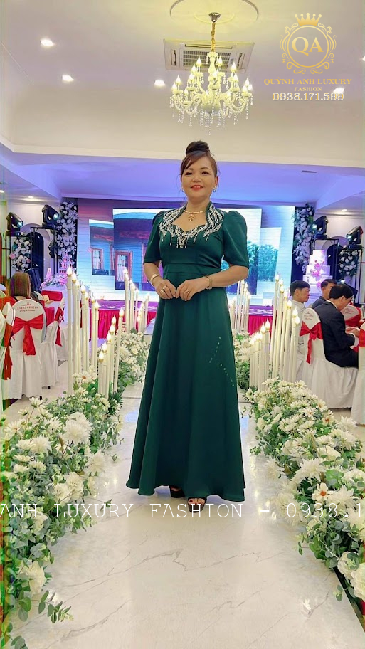 Đầm dạ hội trung niên đính đá, dáng cổ nữ hoàng đẹp và cao cấp