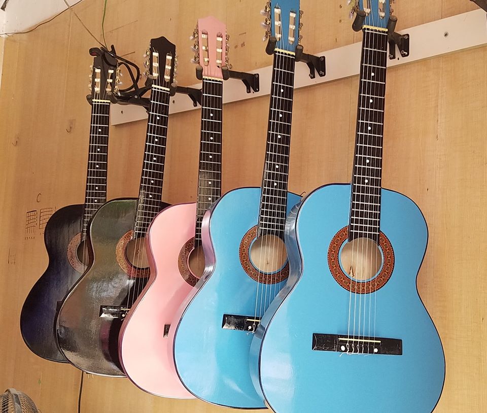 Đàn guitar classic giá rẻ, đàn ghi ta phổ thông