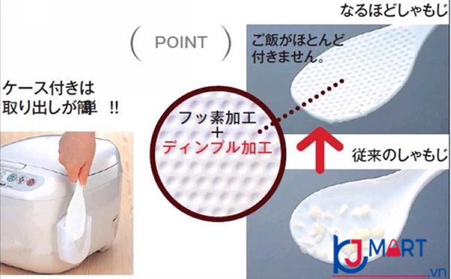 Muôi xới cơm kèm giá đựng có miếng hit Nhật Bản.