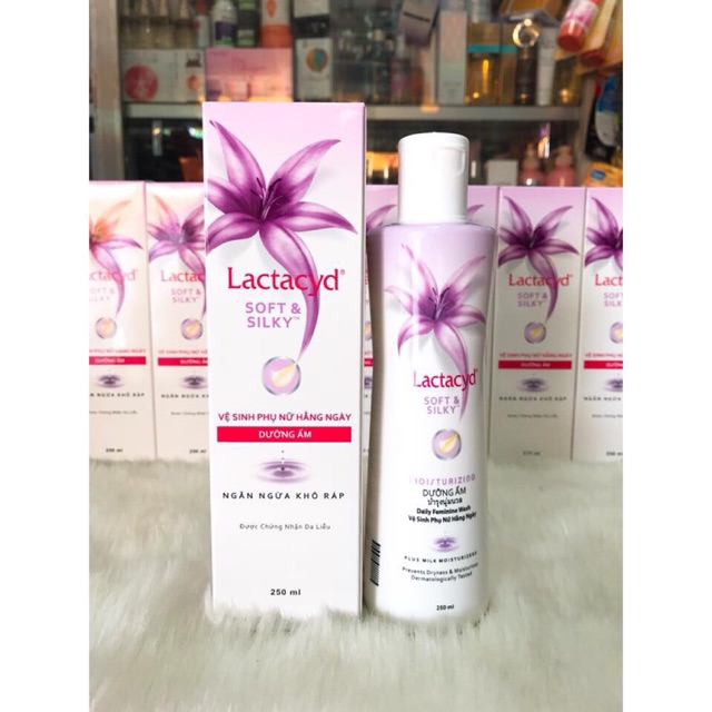 [HCM]Dung dịch vệ sinh phụ nữ Lactacyd Soft Silky (250ml- màu tím)