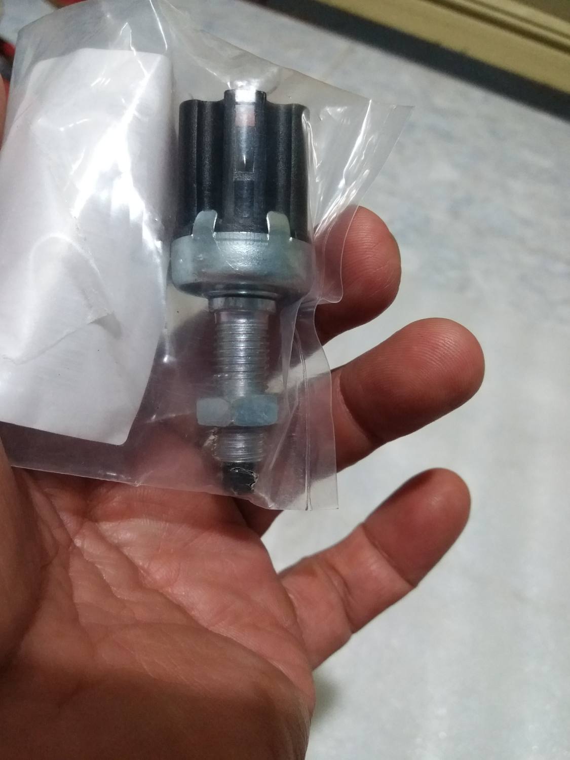 01 PCs stop light switch (brake light switch) code 84340 - 47010