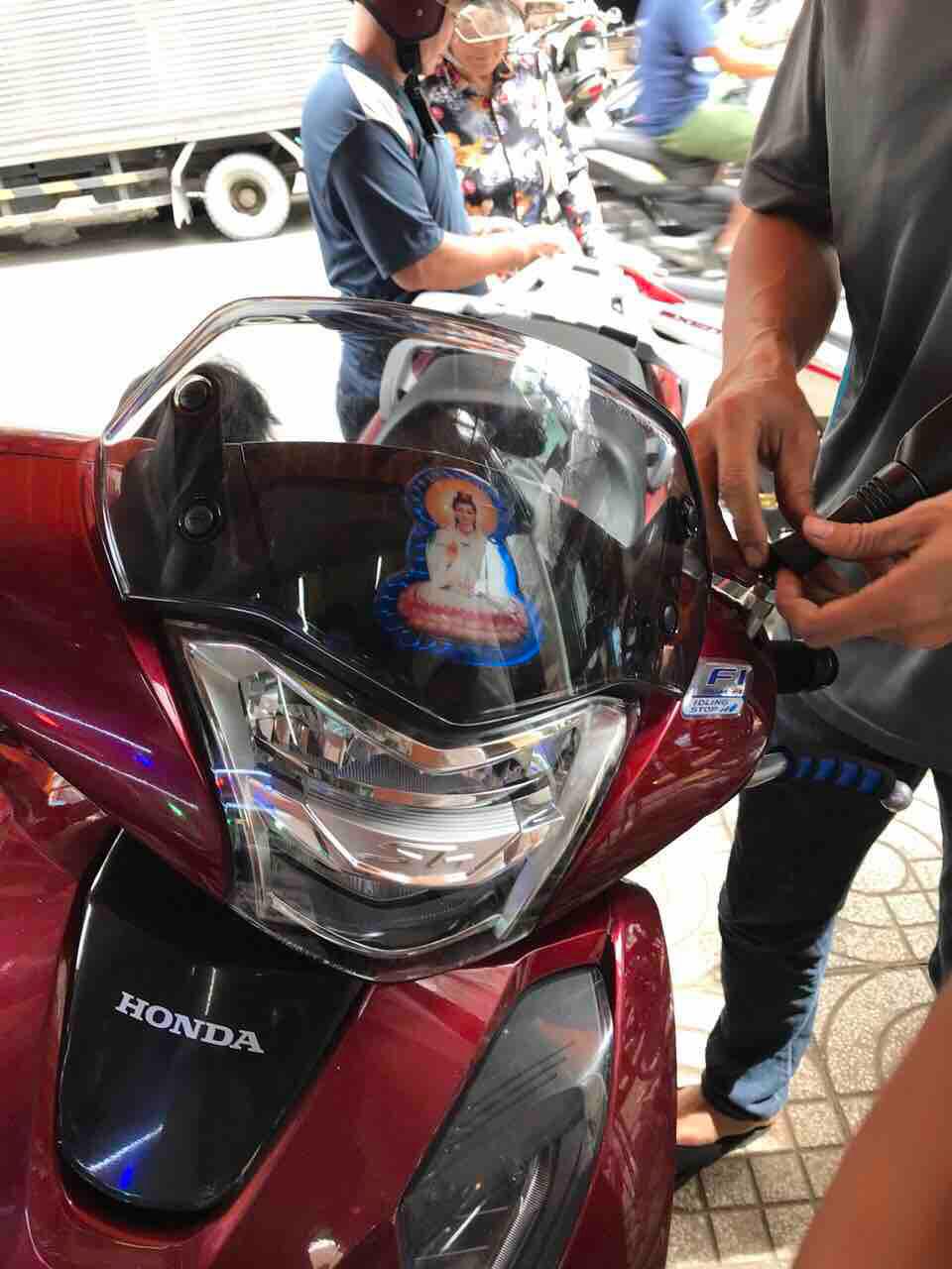 SH 2017 black smoke fitting windshield, premium supplies reasonable price