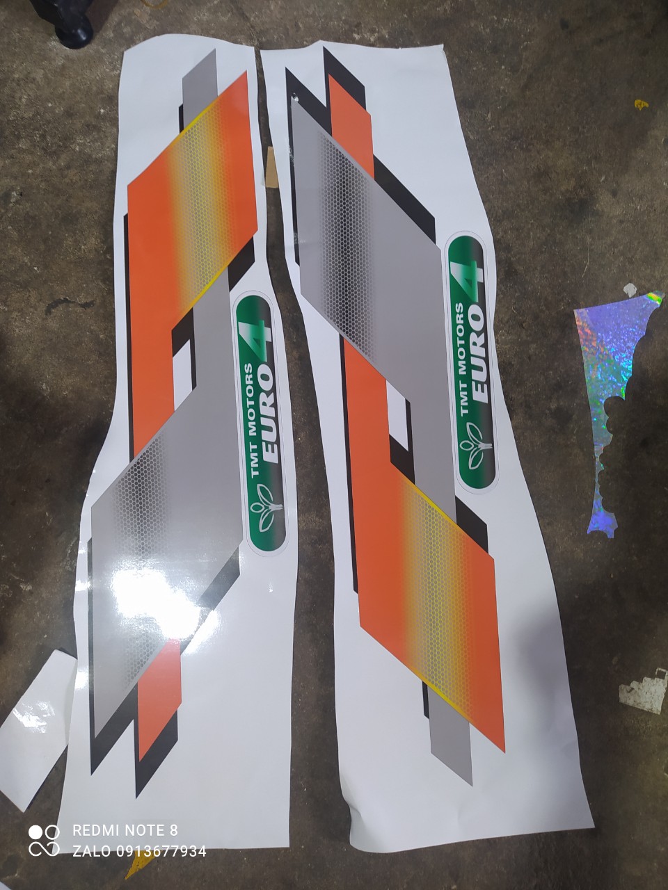 CẶP TEM DECAL DÁN CỬA XE HOWO TMT, TEM DÁN TRANG TRÍ XE TẢI ( SL: 2 TEM)
