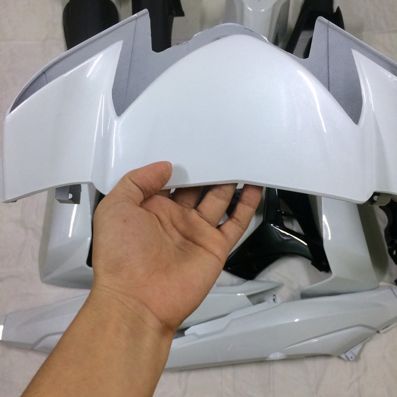 Dàn áo -Vỏ Nhựa  SIRIUS RC/ sirius màu Trắng -nhựa Trắng cao cấp