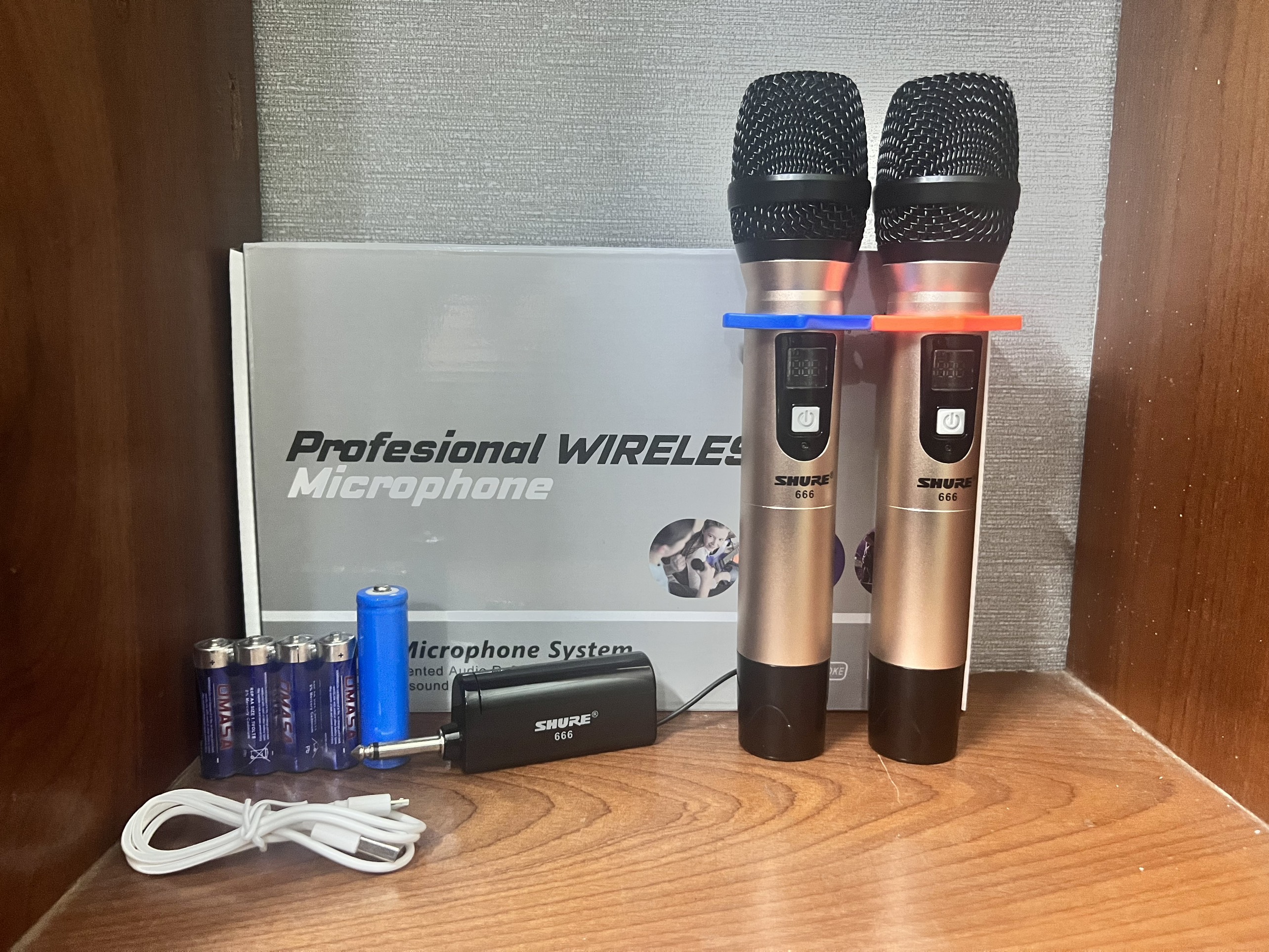 Bộ Micro không dây karaoke DOJIKAR M2