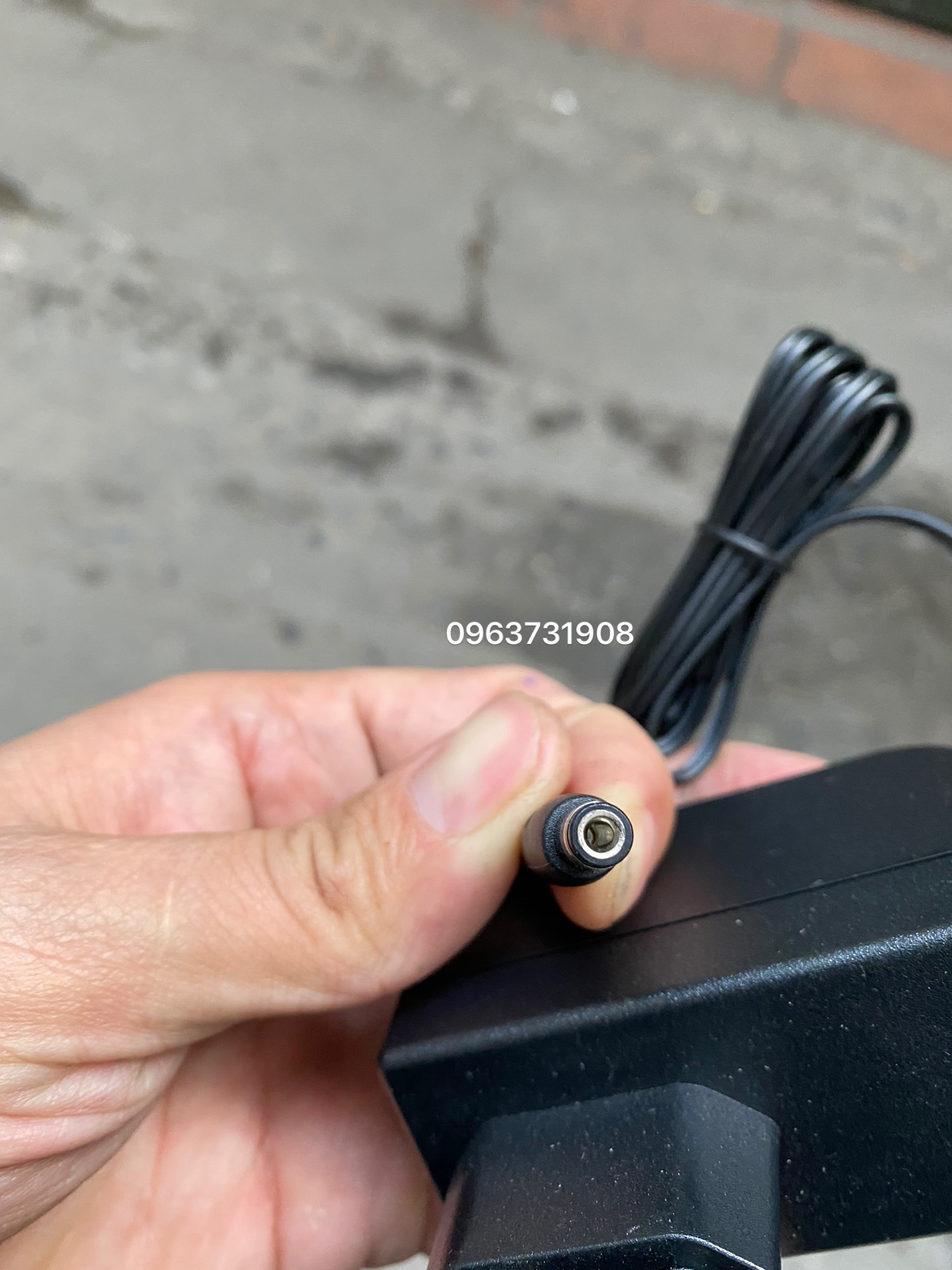 Sạc nguồn mắt camera 12V 1.5A DVE