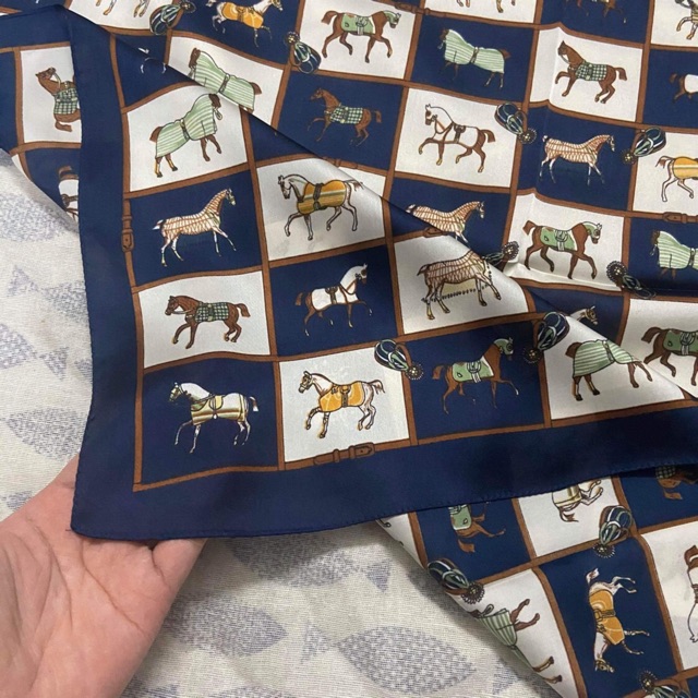 [HCM]Khăn lụa vuông hoạ tiết con ngựa size 70*70cm