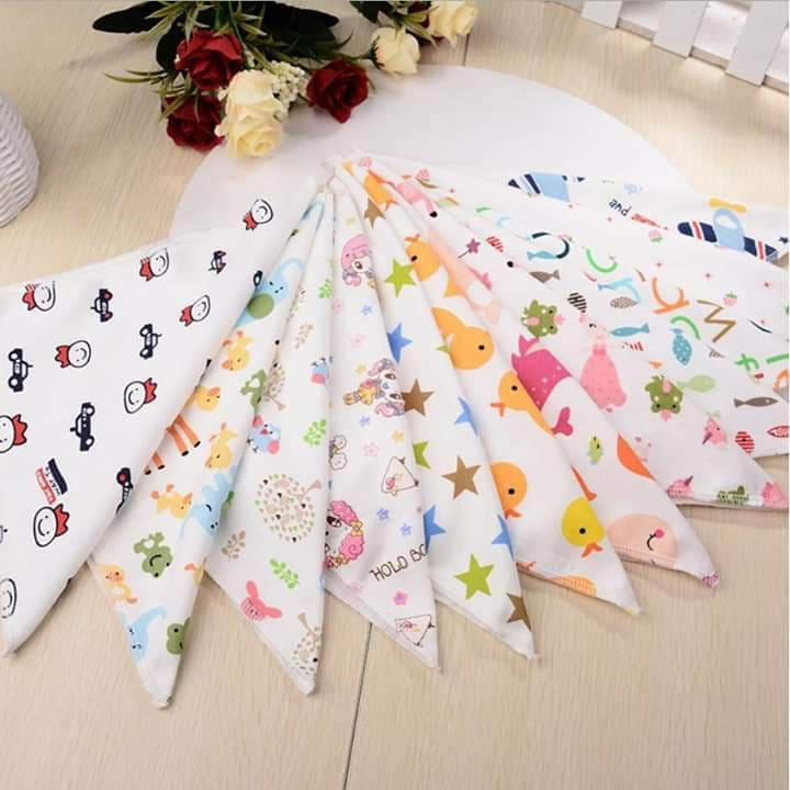 Yếm Quàng Cổ Cài Nút Cho Bé (1 set 5 yếm)