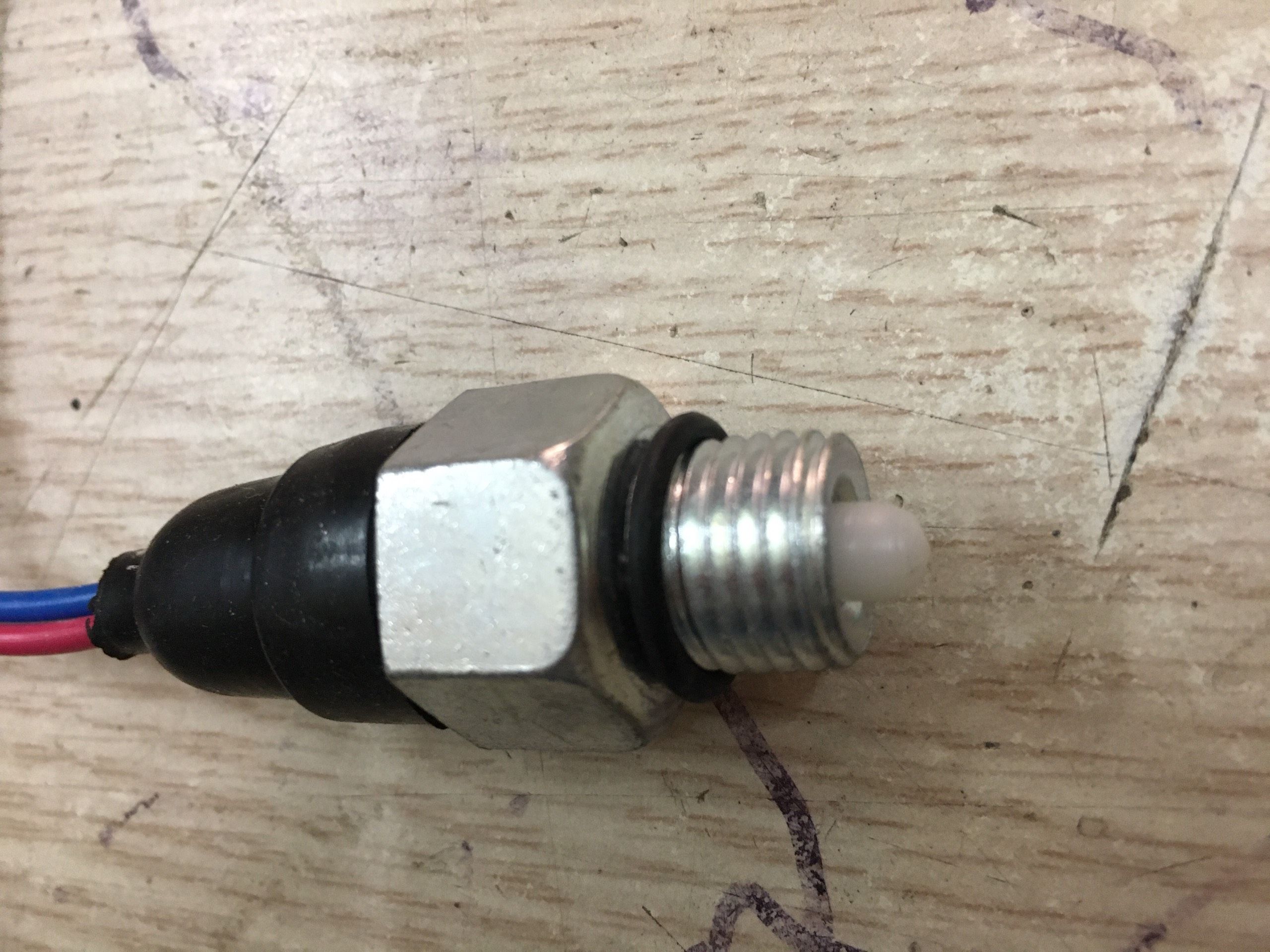 Công tắc báo đèn lùi xe Suzuki