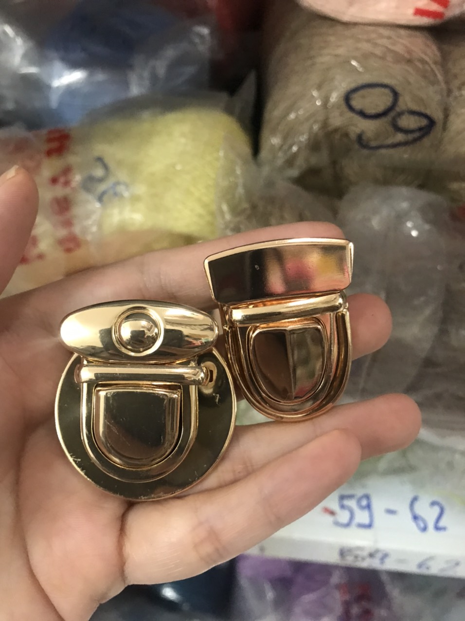Khóa sập vàng thường