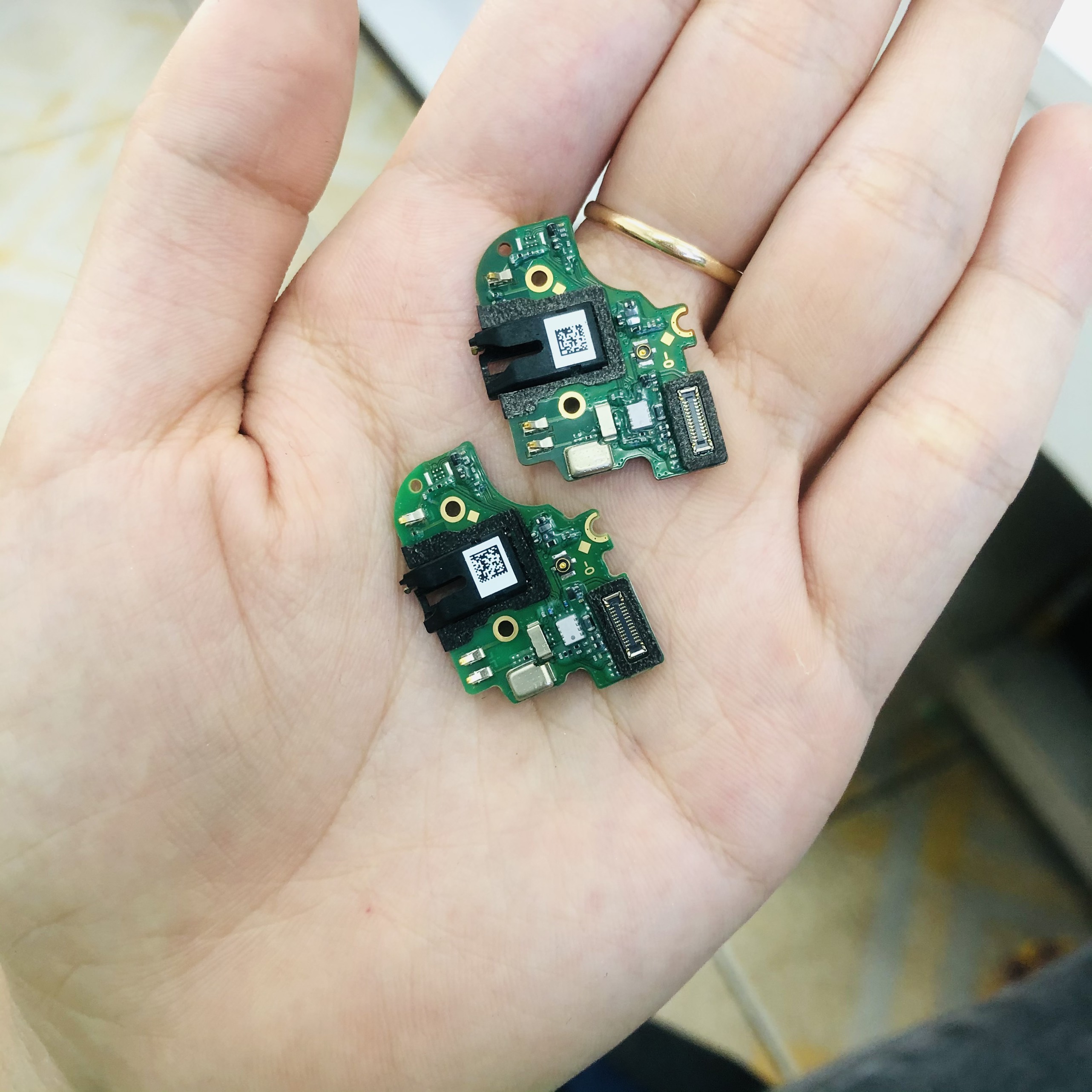 Cụm mic + cụm tai nghe OPPO A3s zin bóc máy , bảo hành đổi trả