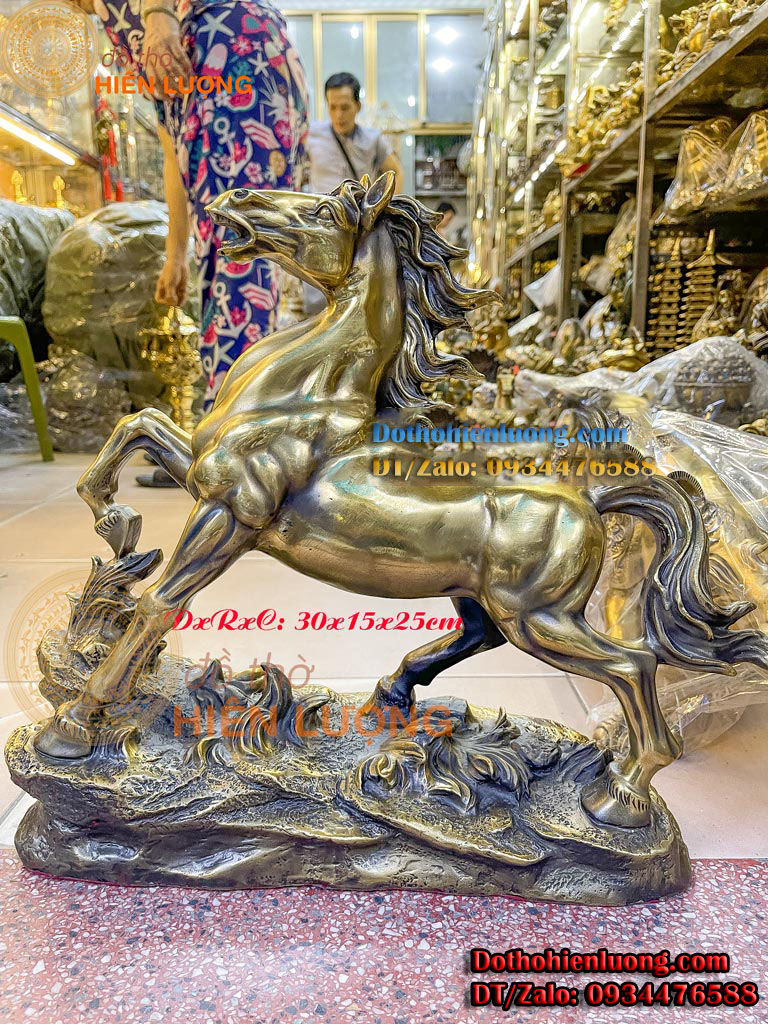 Tượng linh vật ngựa đứng bệ cỏ bằng đồng vàng phong thủy cỡ lớn cao 40cm