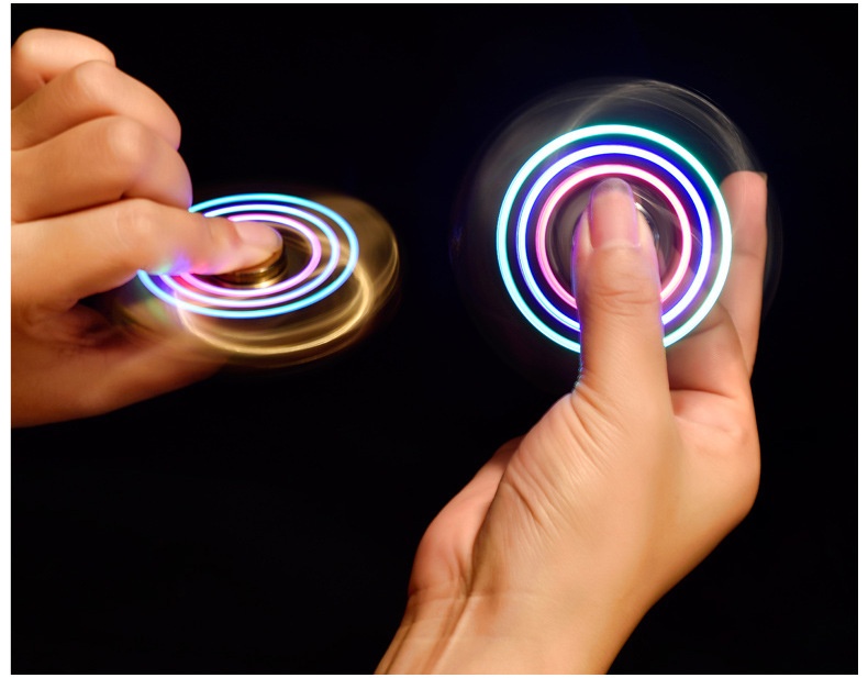 Bật lửa dùng điện SPINNER hàng top.9