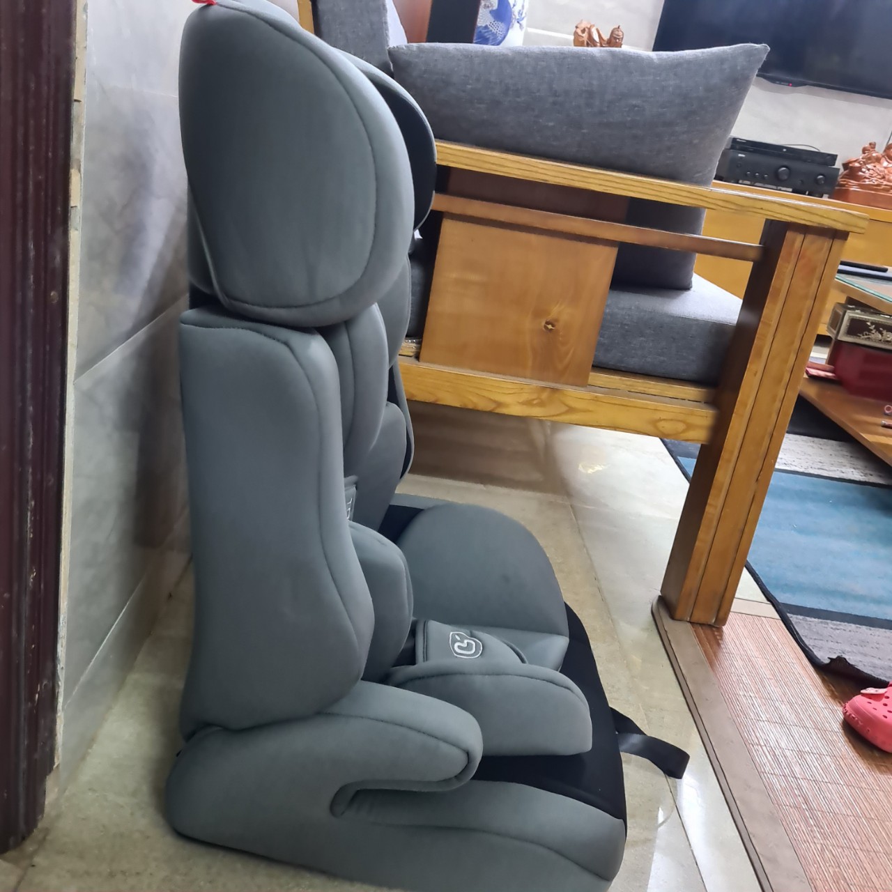 Ghế ngồi ô tô cho bé