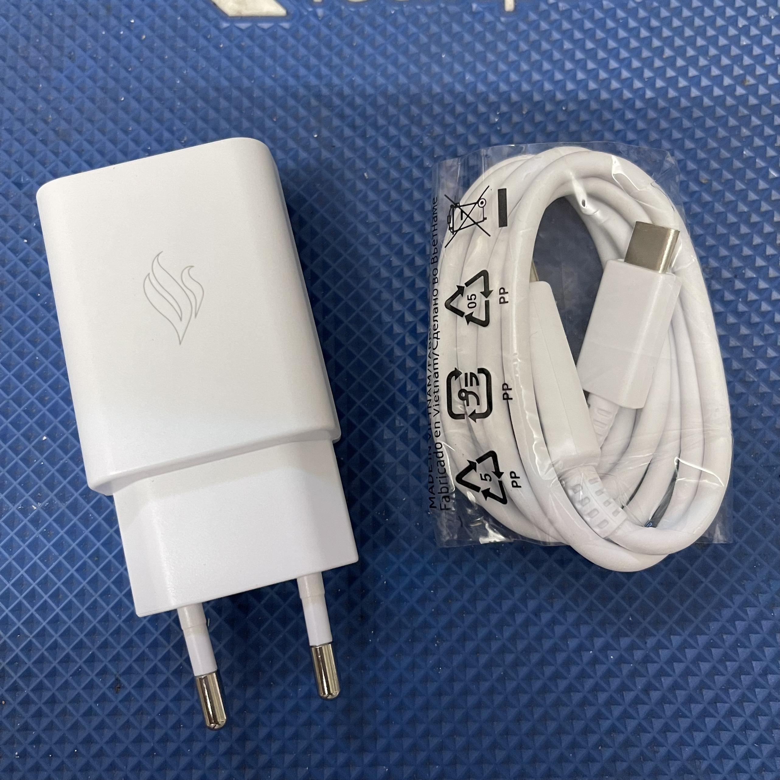 Bộ cáp sạc điện thoại Vsmart chính hãng - Bảo hành 6 tháng