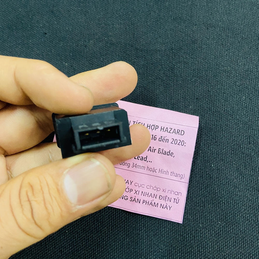 [HCM][PHỤ TÙNG] CÔNG TẮC TÍCH HỢP XI NHAN HAZARD CHO NHIỀU DÒNG XE HONDA (VUÔNG 30MM)