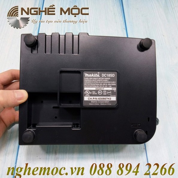 Sạc 18V Makita DC18SD