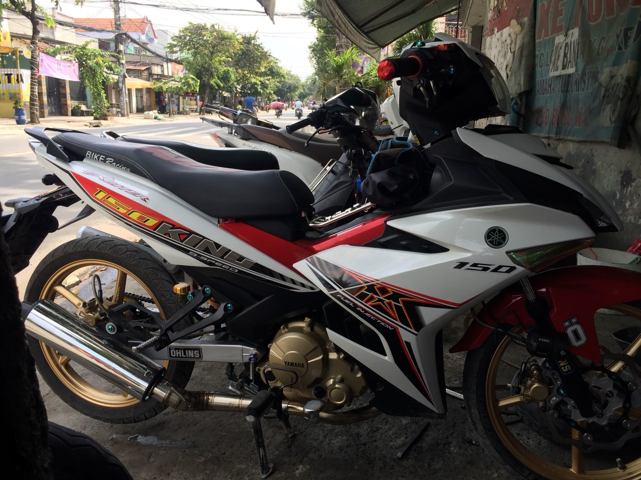 TEM RỜI EXCITER 150 M TRẮNG ĐỎ
