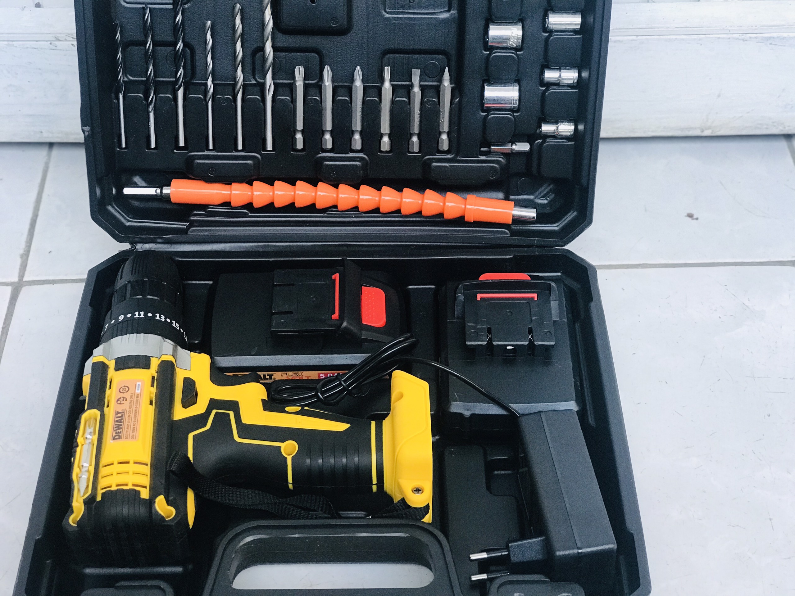 Máy khoan pin có BÚA  36v  (kèm 2pin và nhiều phụ kiện)